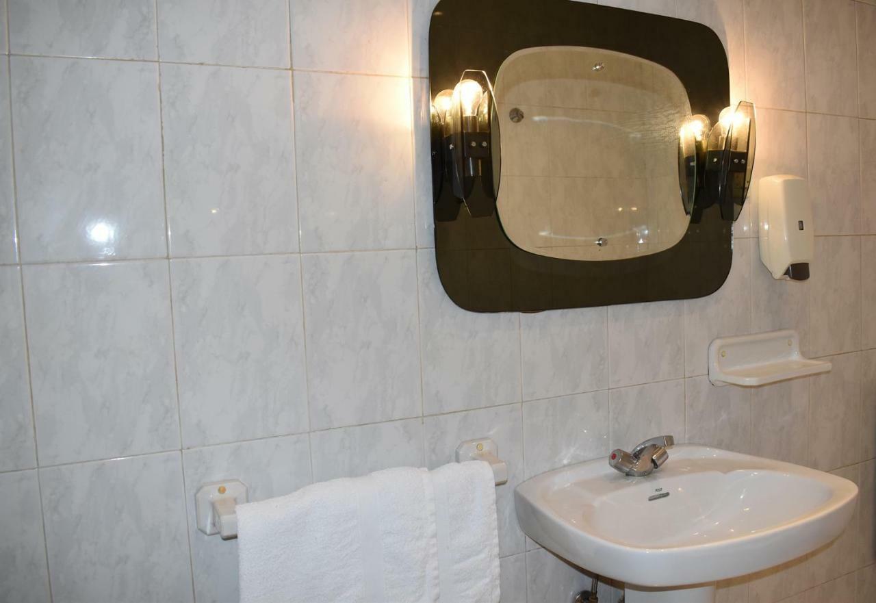 Hostal Oviedo Hotel Leon Exterior photo