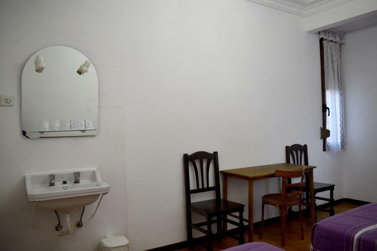 Hostal Oviedo Hotel Leon Exterior photo