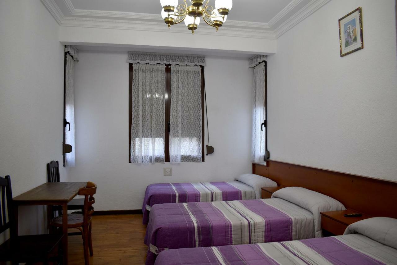 Hostal Oviedo Hotel Leon Exterior photo